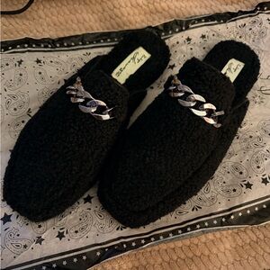 Vintage Havana Black Textured Loafers with Chain